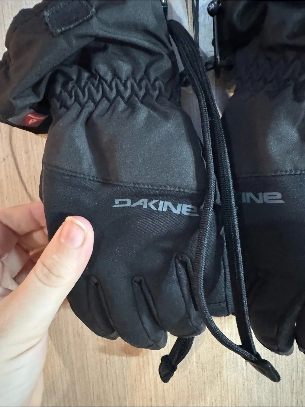 Kids Dakine Gore-Tex Black Winter Ski Gloves with Wrist Cinch Size Medium